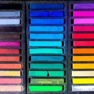 a box filled with lots of different colored crayons